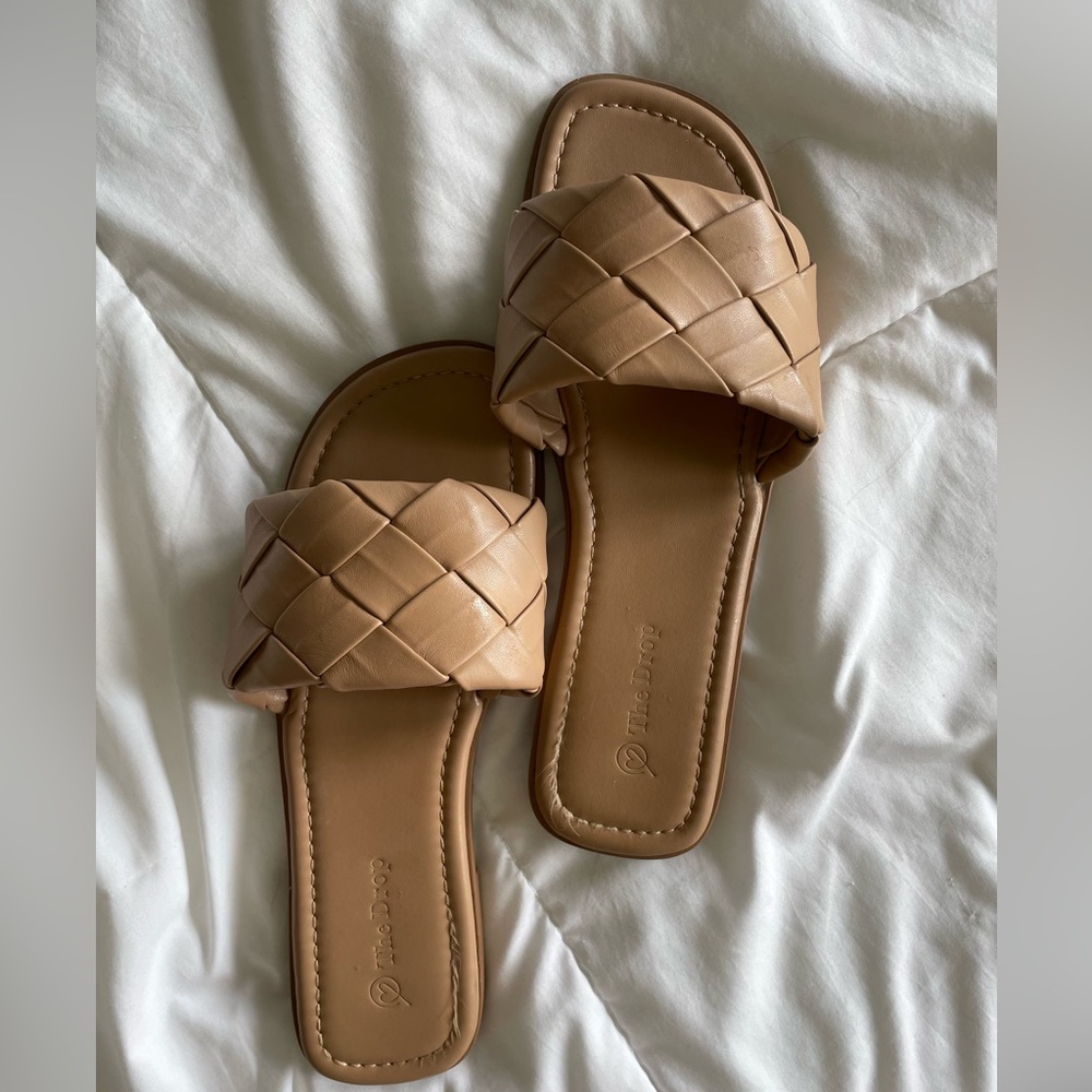 Beige Slides - Picture 2 of 4